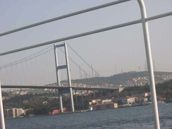 Most u Istanbulu (Turska) - pogled sa vode 02 A.jpg